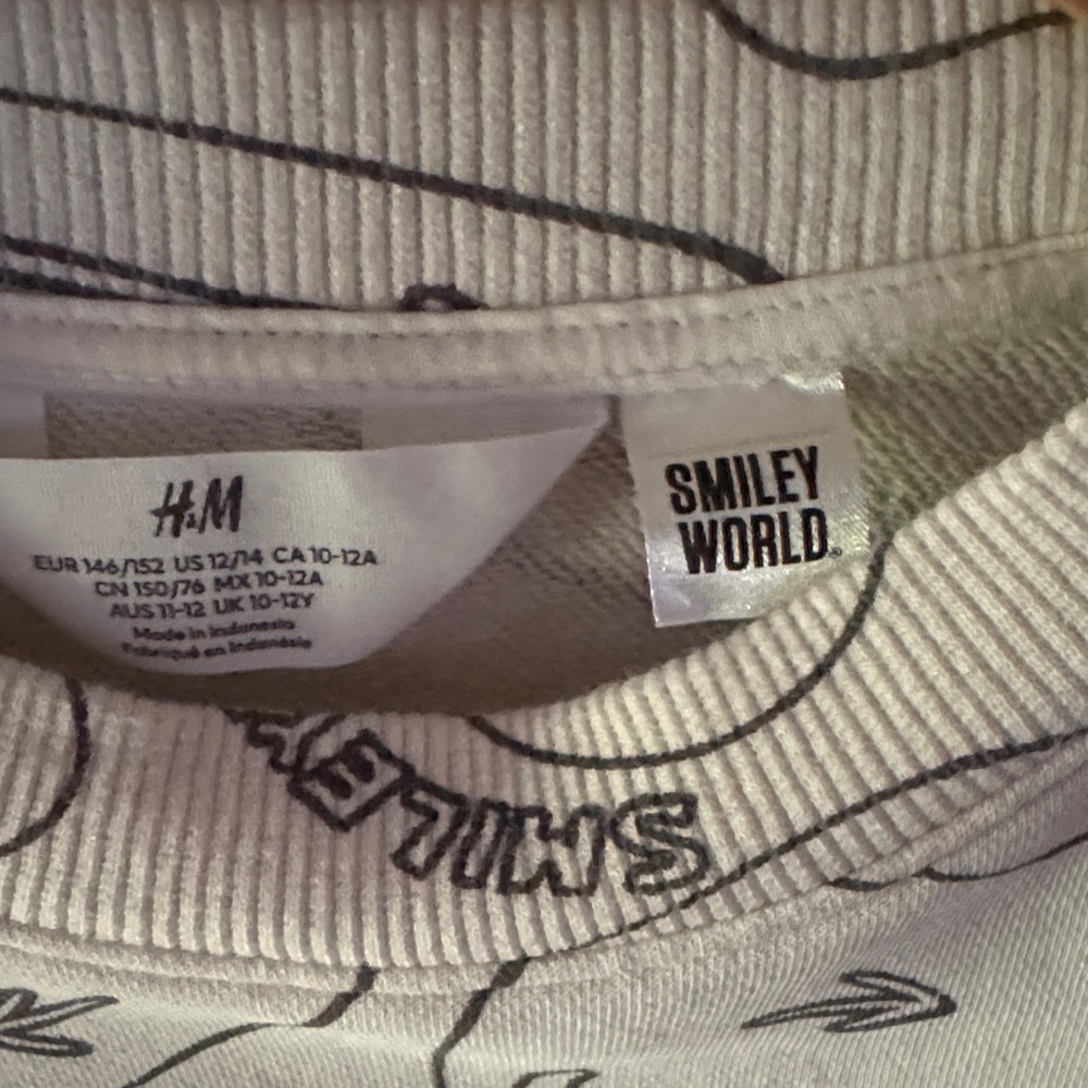H&M Cream Smiley World Girls Crop Top Sweater - Picture 2 of 12